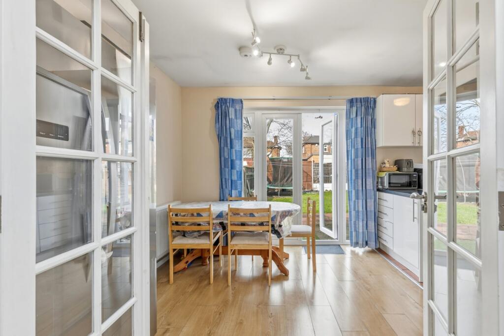 Apartment in London, Kingsbury - View 5