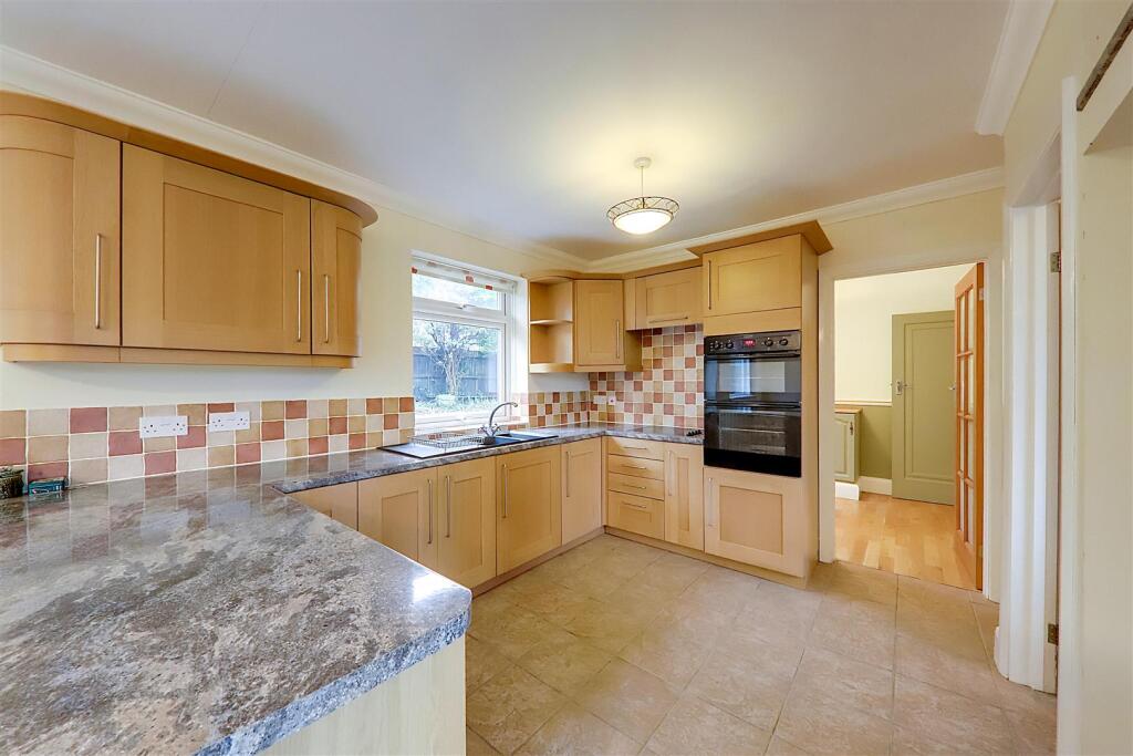 Coombe Rise, Findon Valley photo 2