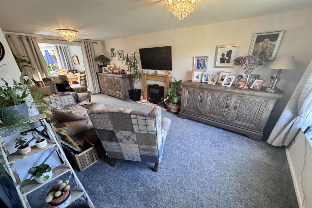 Warmbrook Road, Chapel-En-Le-Frith, SK23 photo 2