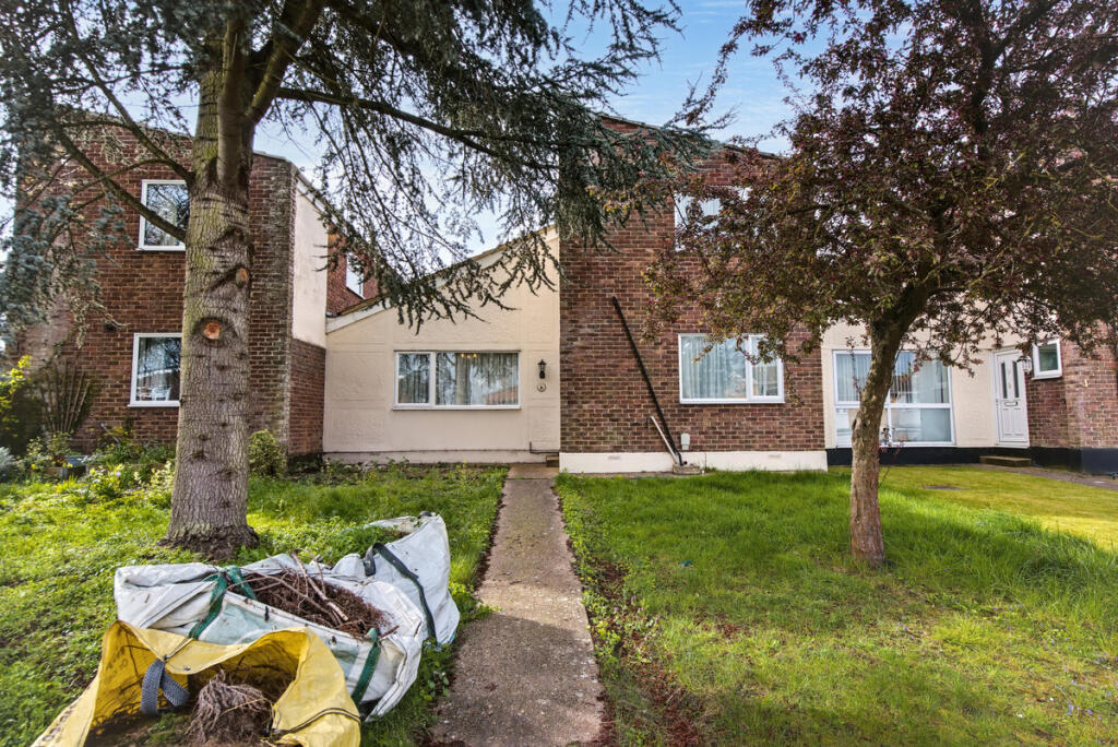 Main image of property: Appletree Walk, Braintree, CM7