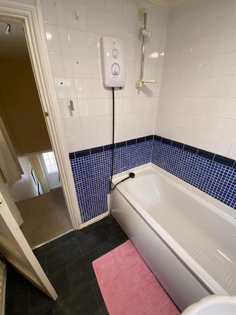 2 bedroom semi-detached house for rent