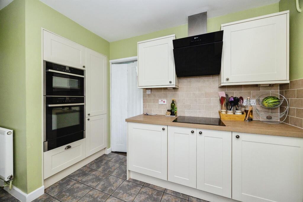 Blackdown Crescent, Havant photo 3