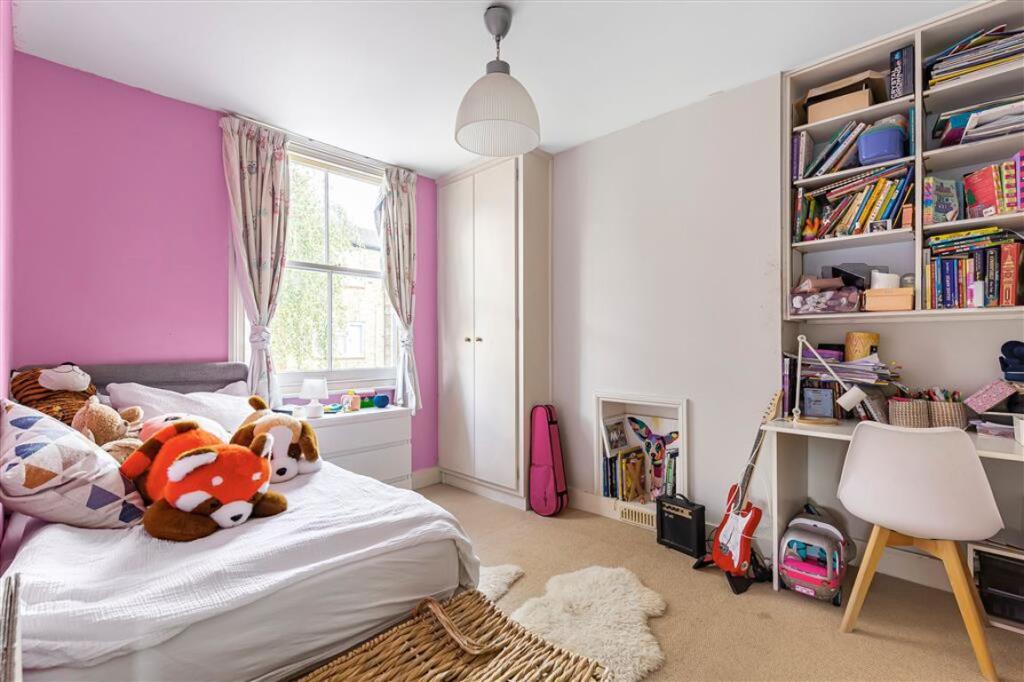 House in London - View 5