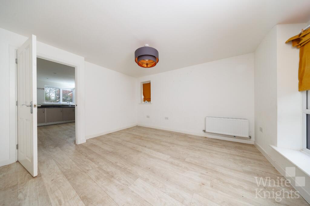 House in Three Mile Cross, Shinfield - View 5