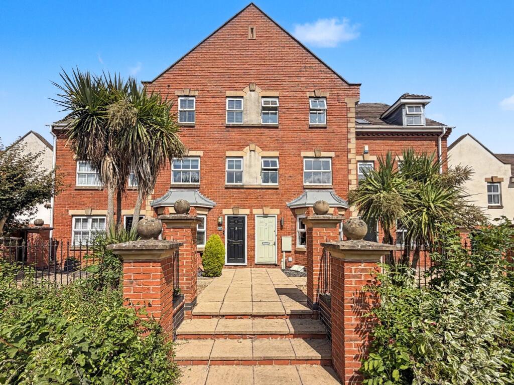 Main image of property: 6 Pascoe Crescent, Daventry, NN11 9YU