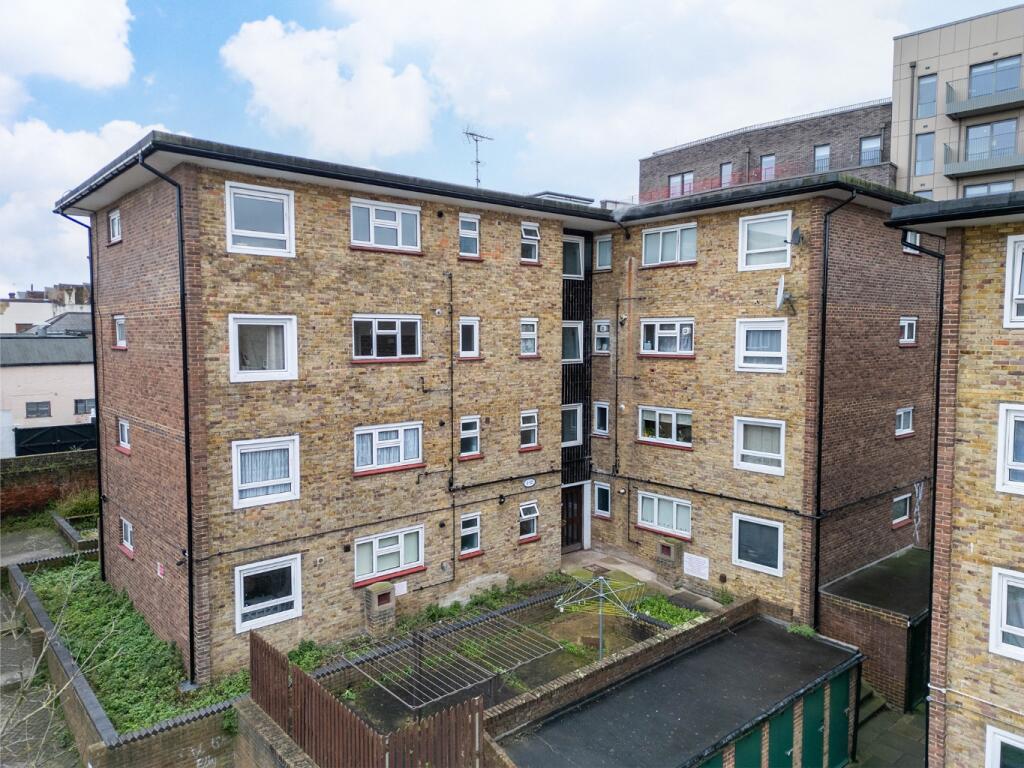 Main image of property: St. Andrews Court , Queen Street, Gravesend, DA12 2ER