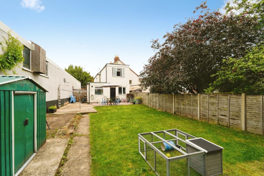 House in Gloucester, Linden - View 2