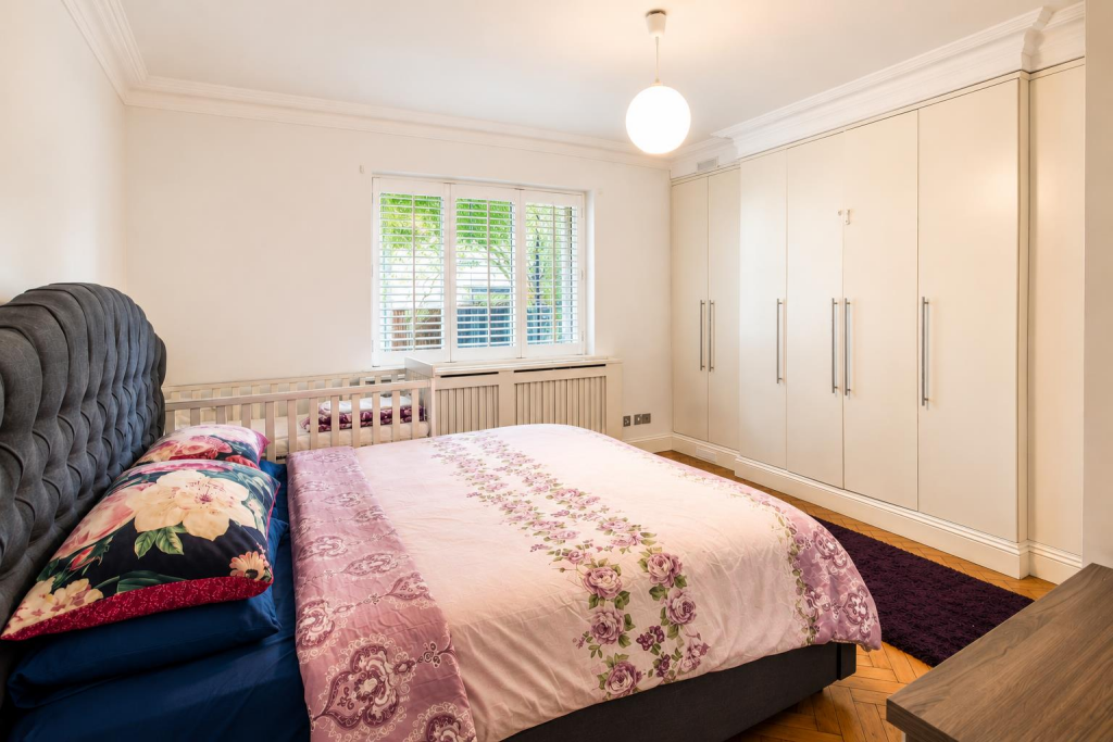 Apartment in London - View 5