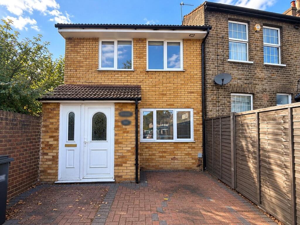 Main image of property: Whitehorse Road, Croydon, CR0