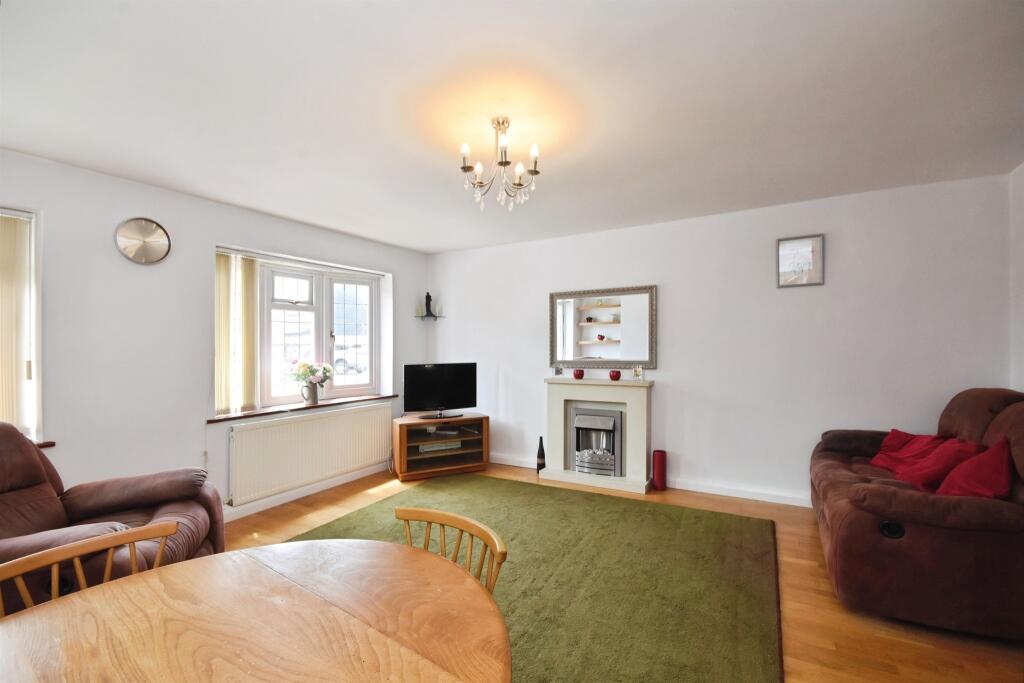Woodroffe Close, Chelmer Village, Chelmsford - View 3