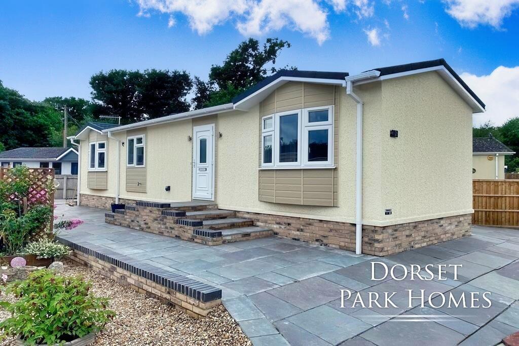 2-bed caravan on Pinehurst Park, West Moors, Ferndown, Dorset, £189,950