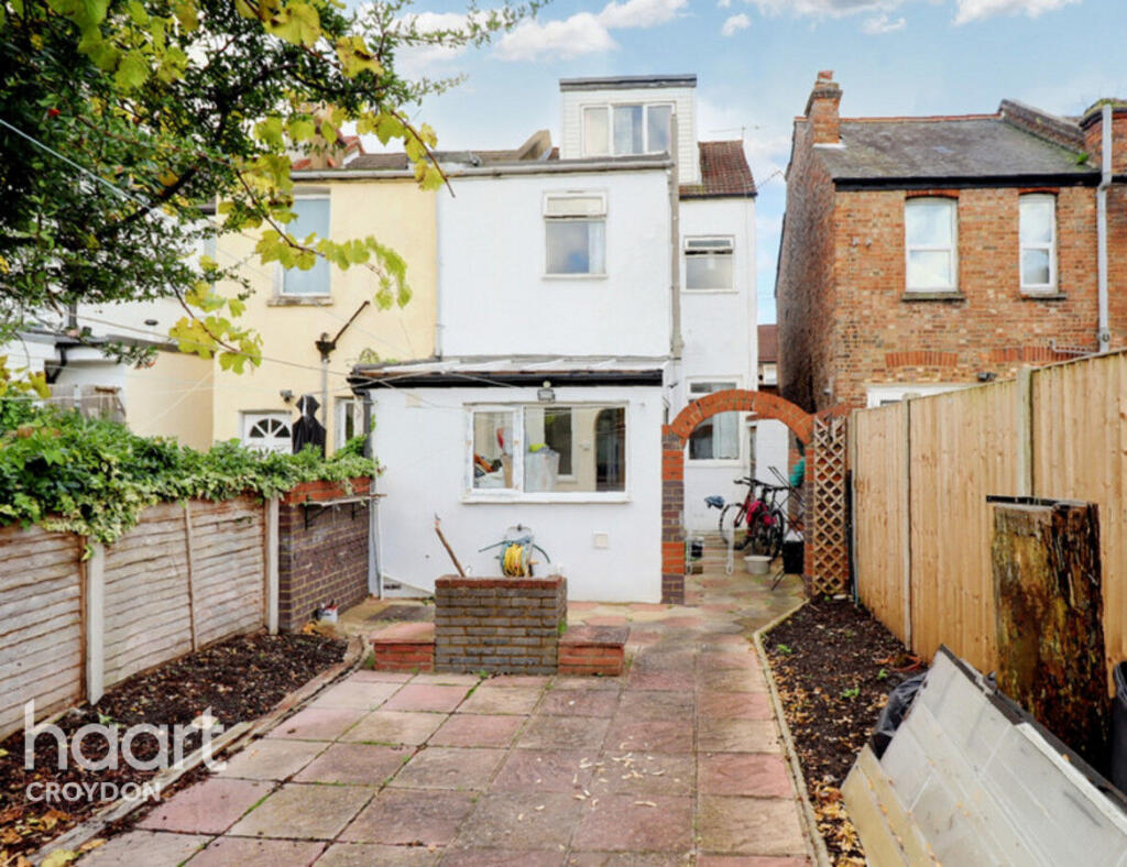 House in Croydon - View 3