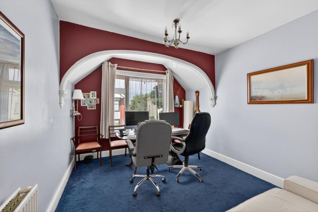 Apartment in Christchurch, Iford, Bournemouth - View 4