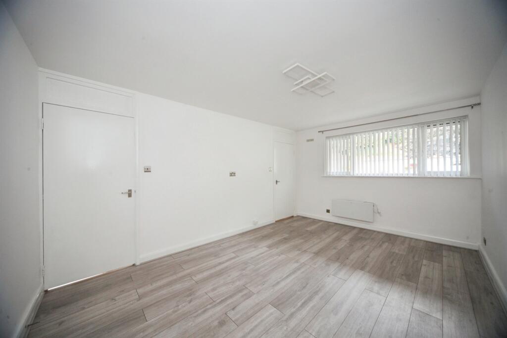 Apartment in Luton - View 4
