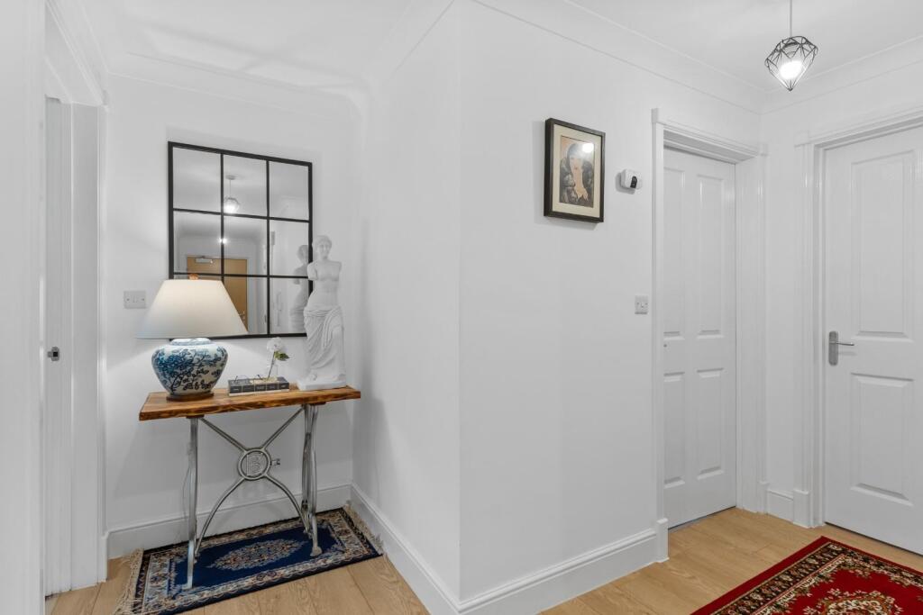 Apartment in Coventry - More
