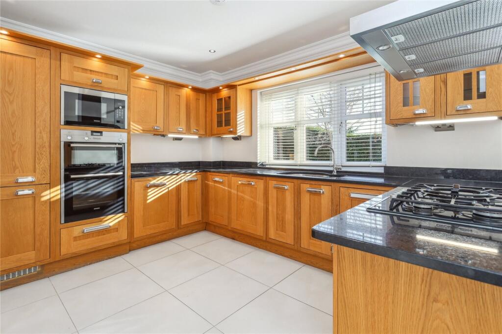 Wrens Hill, Oxshott, Surrey, KT22 photo 4