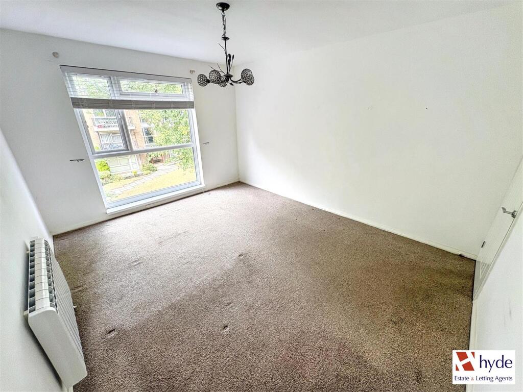 Apartment in Salford, Greater Manchester - View 4