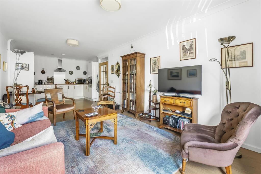 Apartment in Sutton - View 3