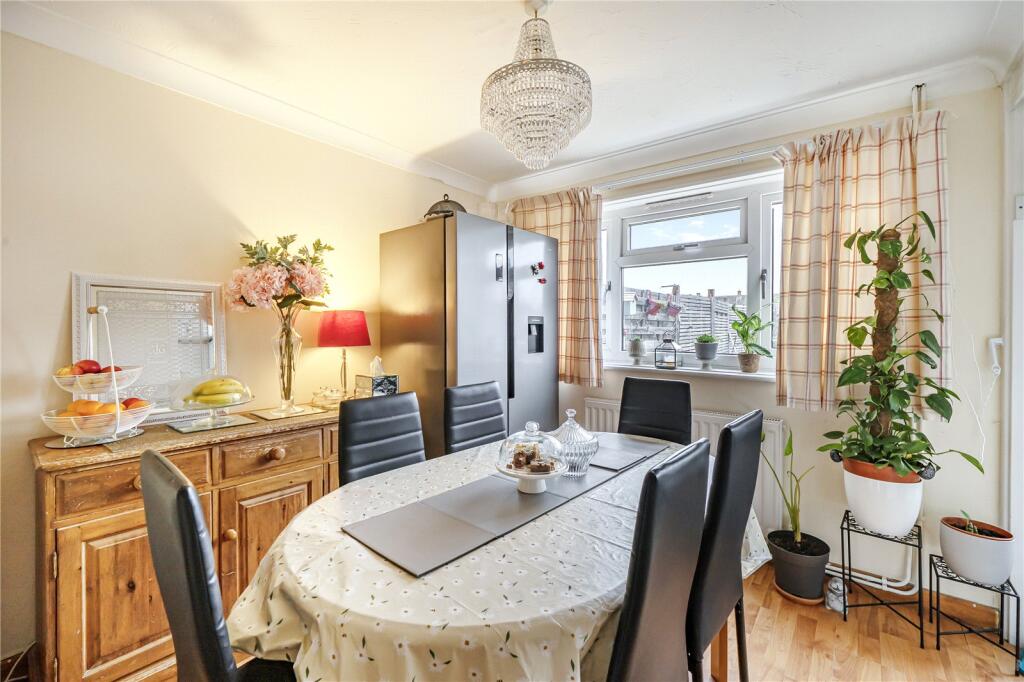 Blenheim Drive, Bicester - View 5