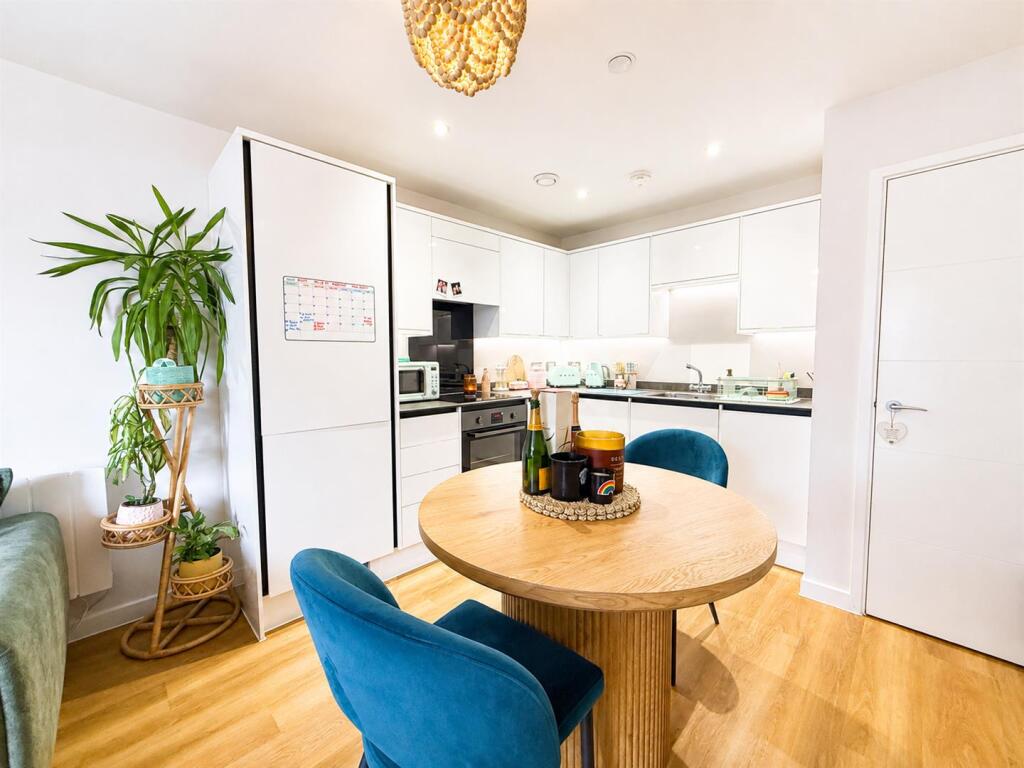 Apartment in Chelmsford - View 4