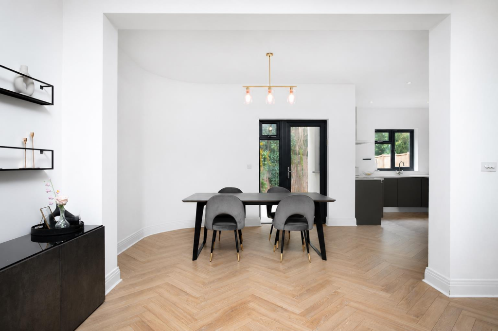 House in London - View 2
