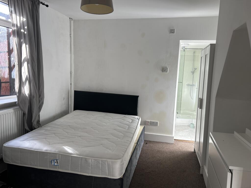 Main image of property: Room 3 Rathbone Road, L15