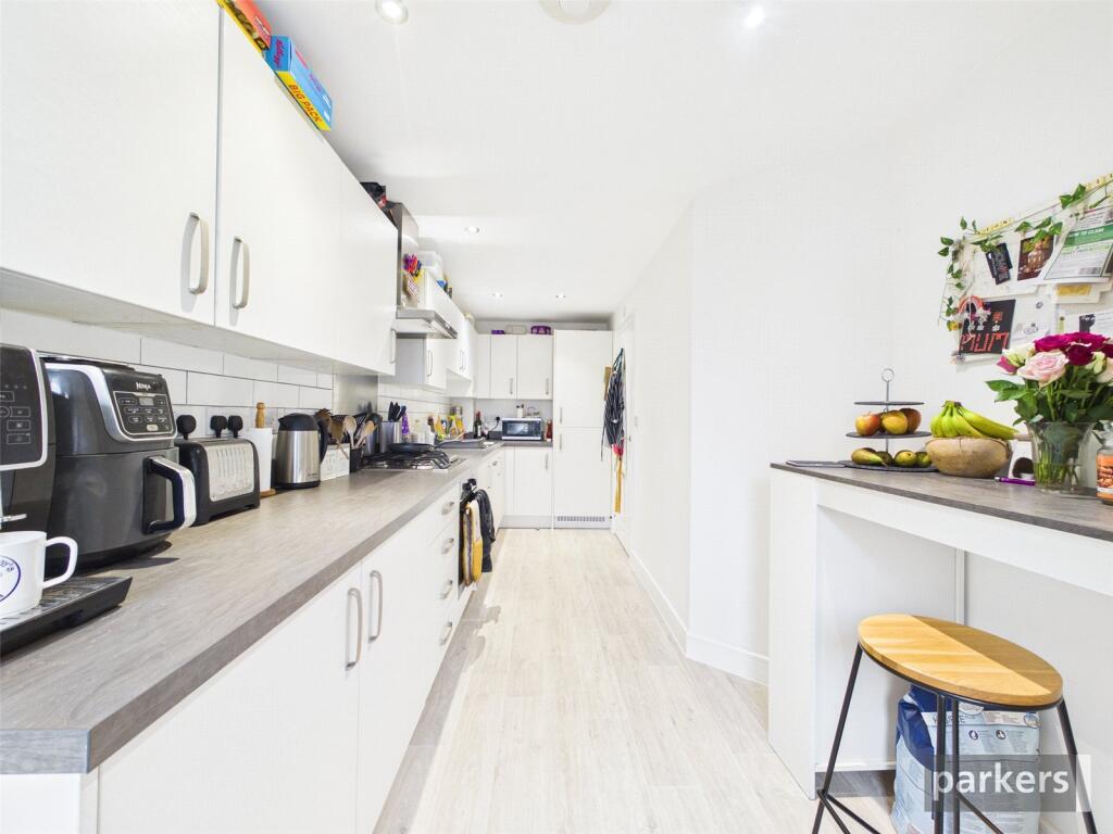 Elm Drive, Woodley, Reading, Berkshire, RG5 photo 3