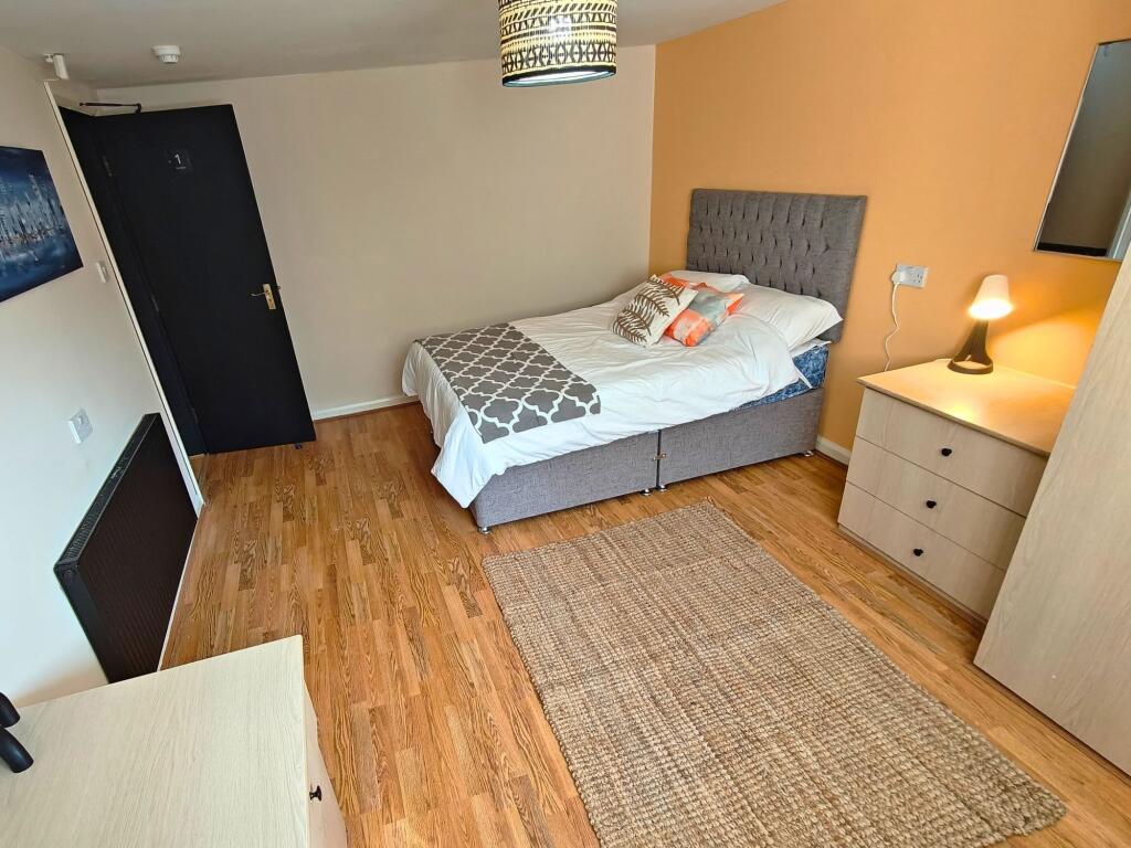 3 bedroom house share for rent