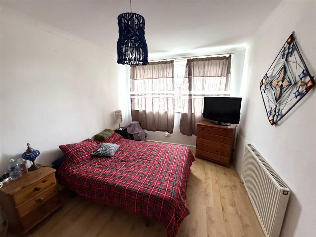 House in Eastleigh, North Boyatt - More