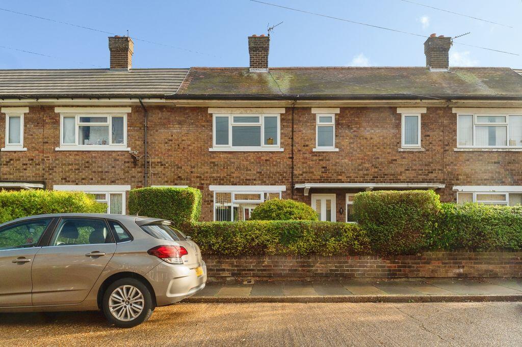 Main image of property: CHAPMAN GROVE, CLEETHORPES