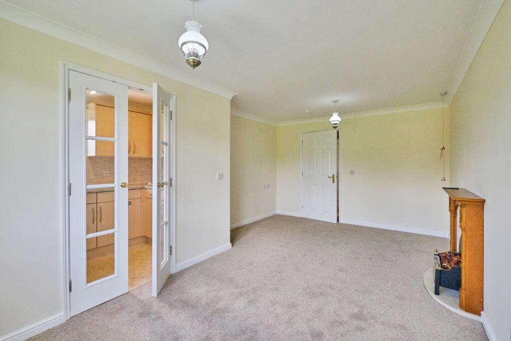 Apartment in Tamworth, Staffordshire - View 4