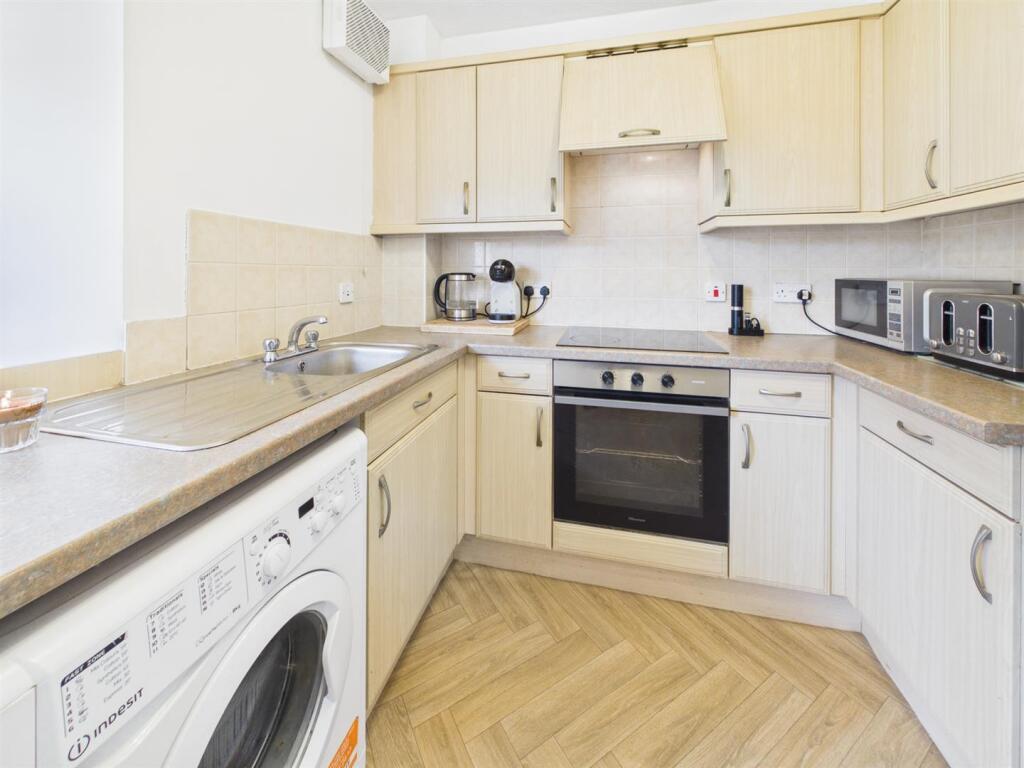 Apartment in Paisley, Renfrewshire - View 5
