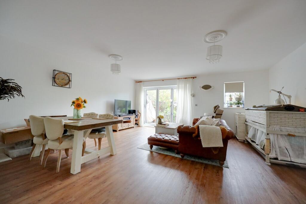 House in Burgess Hill, Hook Place - View 4