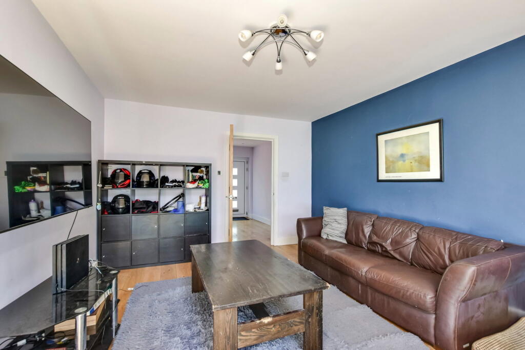 Robin Hood Drive, Bushey, WD23 2BY - View 2