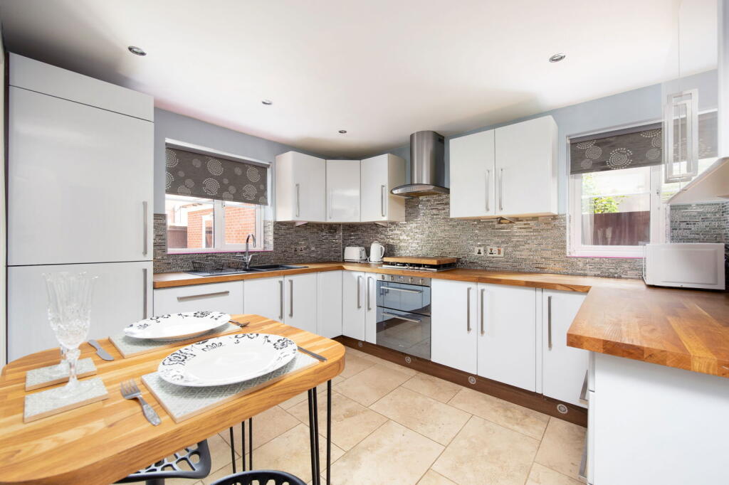 Osmund Road, Devizes, SN10 3GD photo 2