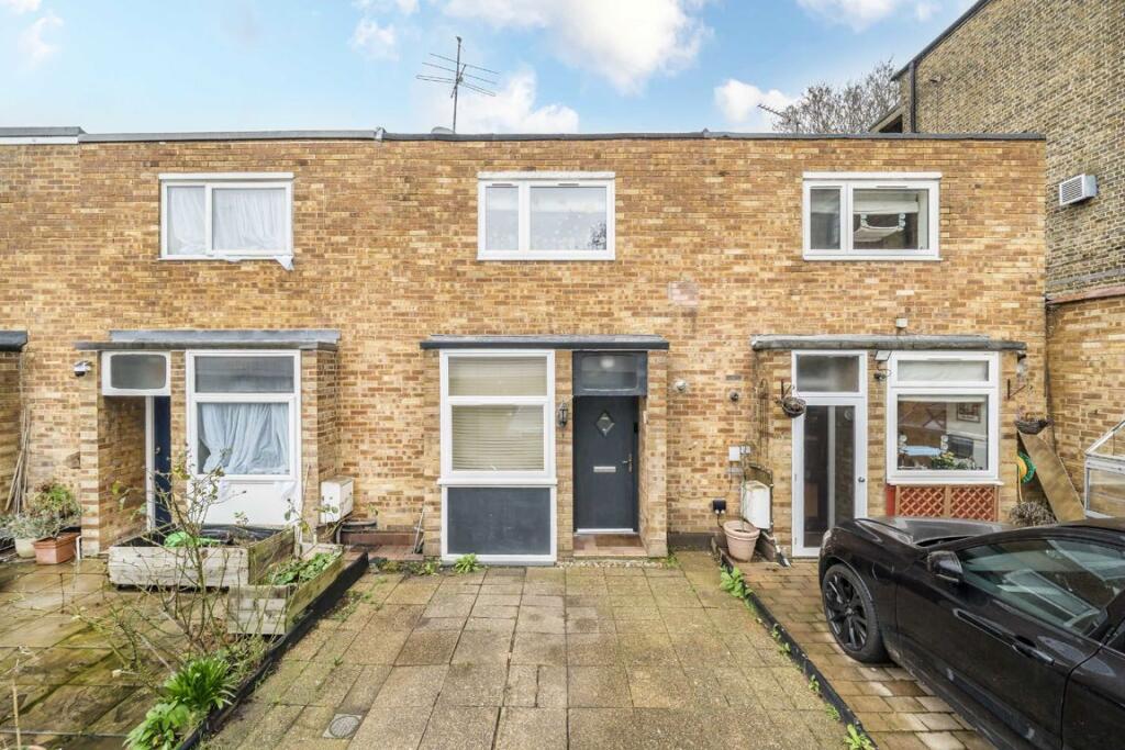 Main image of property: Woodbourne Close, Streatham