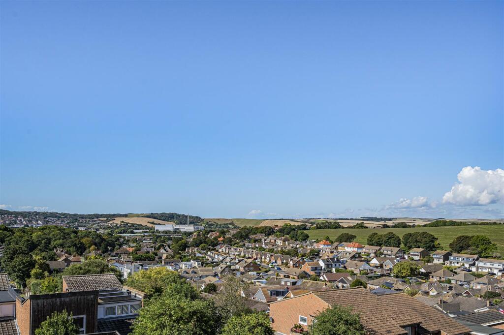 St Leonards Close, Newhaven photo 2