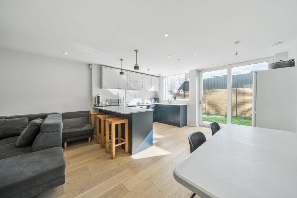 House in London - View 5