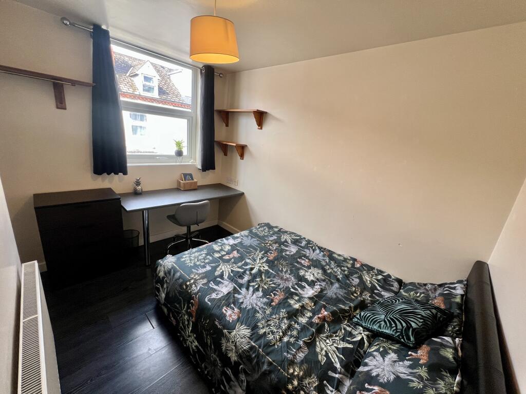 6 bedroom house for rent