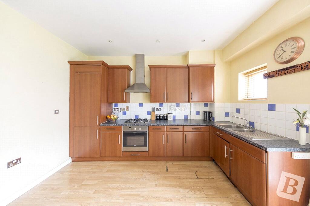 Amber Court, High Street, Romford, RM1 photo 3