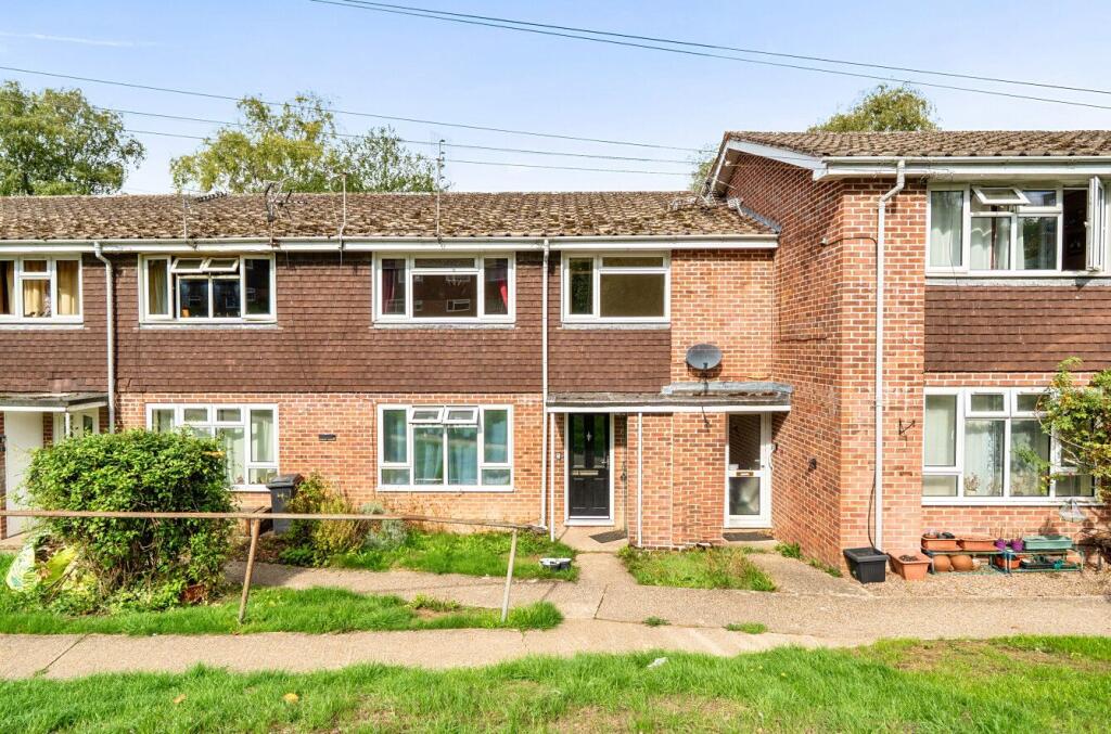 2-bed flat on Dean Rise, Hurstbourne Tarrant, Andover, SP11 0DA, £170,000
