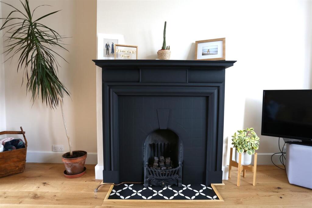 House in Kingston upon Thames - More