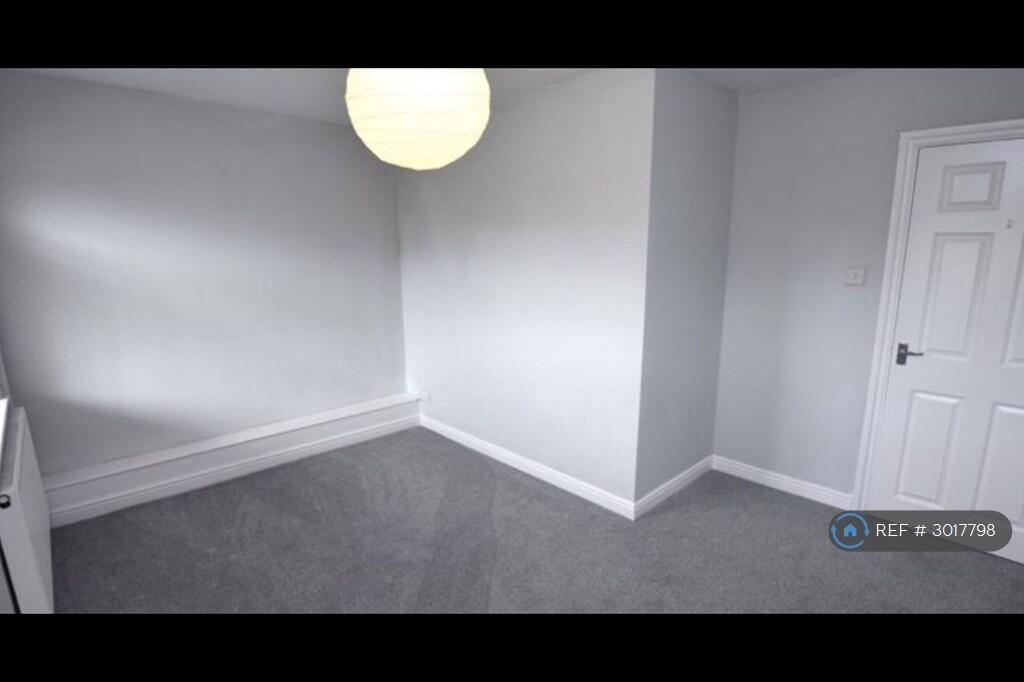 Apartment in Bury, Rainsough, Heaton Park - View 2
