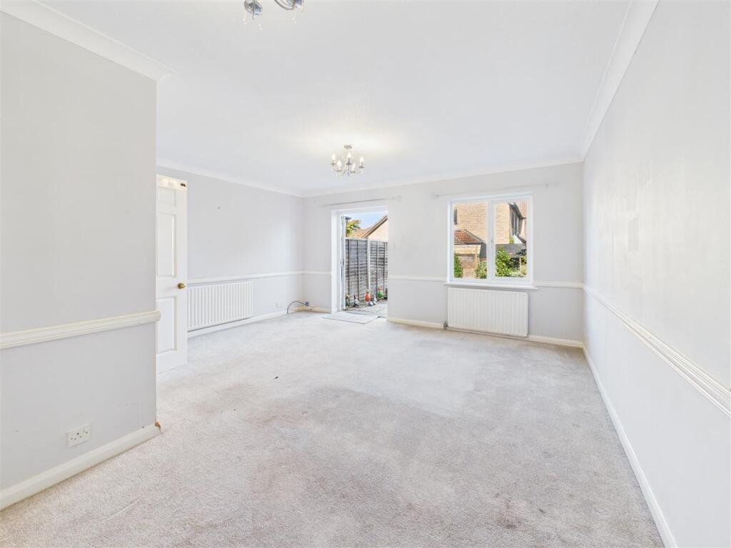 House in Kingston upon Thames - More
