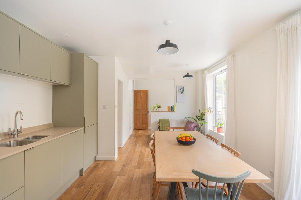 House in Bristol, Upper Knowle, St Philip's Marsh - View 4