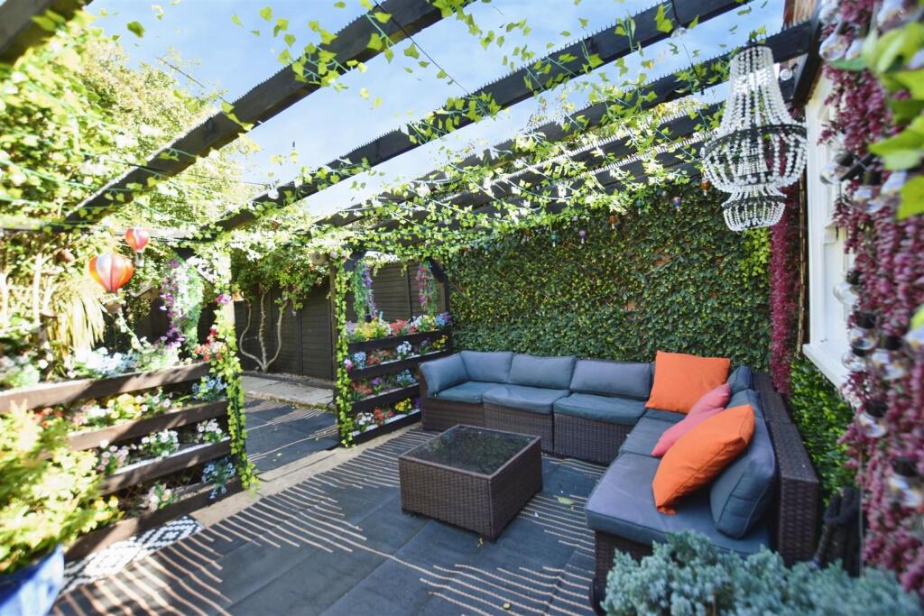 House in Hull - View 2