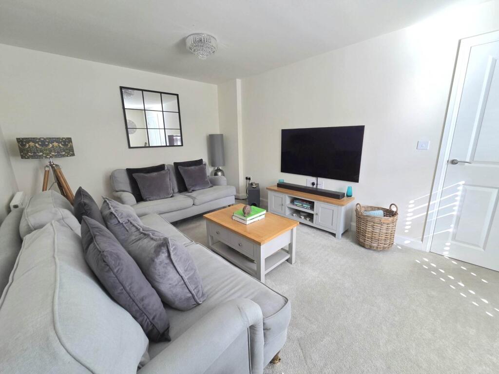 House in Hemel Hempstead - More
