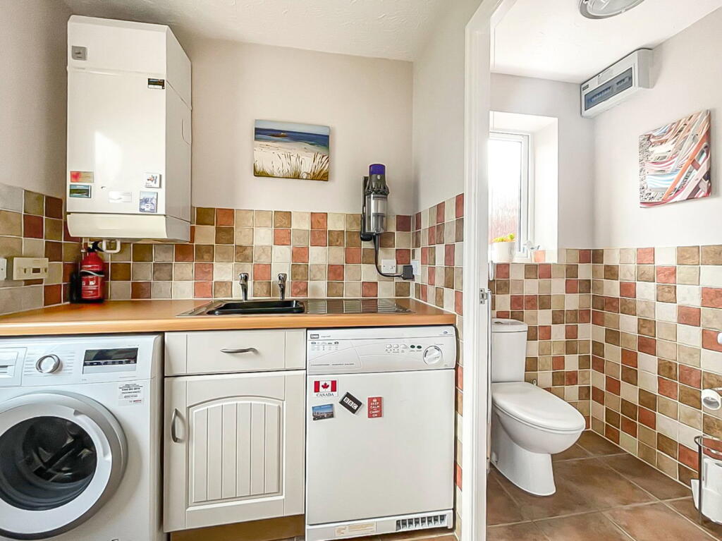 House in Gloucester - View 5