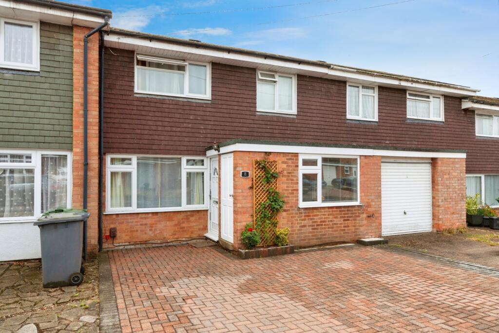 3-bed terraced on Farmers Way, Maidenhead, Berkshire, SL6, £450,000
