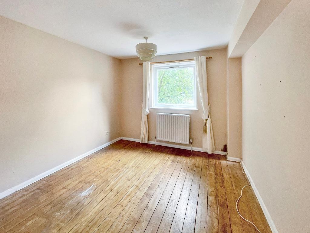 Apartment in Croydon - More